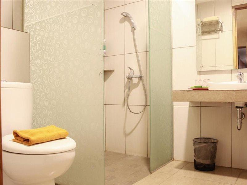 Отель Reddoorz Premium Near Bandung Station Экстерьер фото