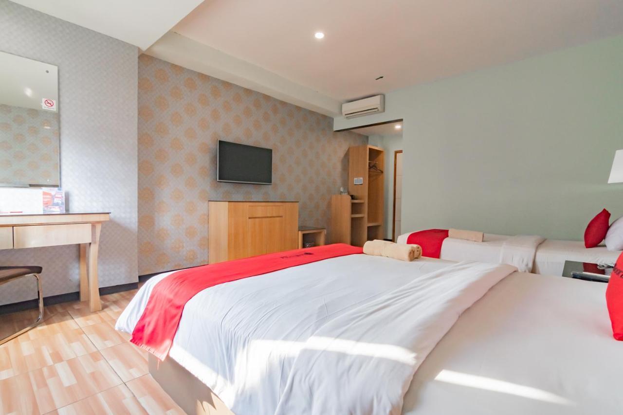 Отель Reddoorz Premium Near Bandung Station Экстерьер фото