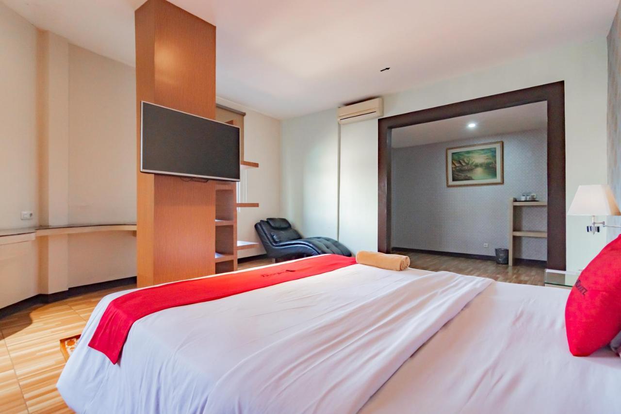 Отель Reddoorz Premium Near Bandung Station Экстерьер фото