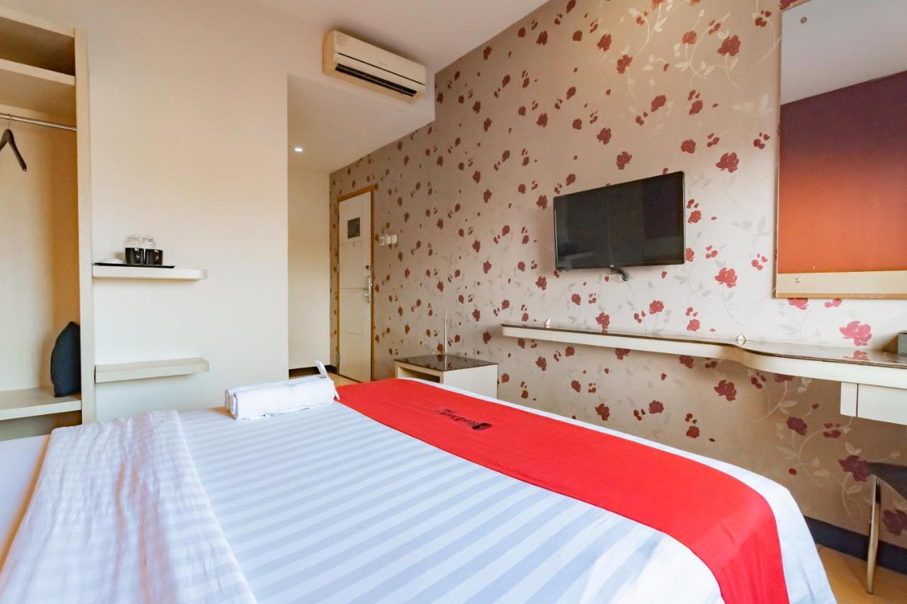 Отель Reddoorz Premium Near Bandung Station Экстерьер фото