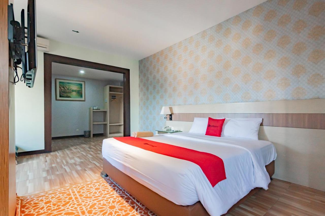 Отель Reddoorz Premium Near Bandung Station Экстерьер фото