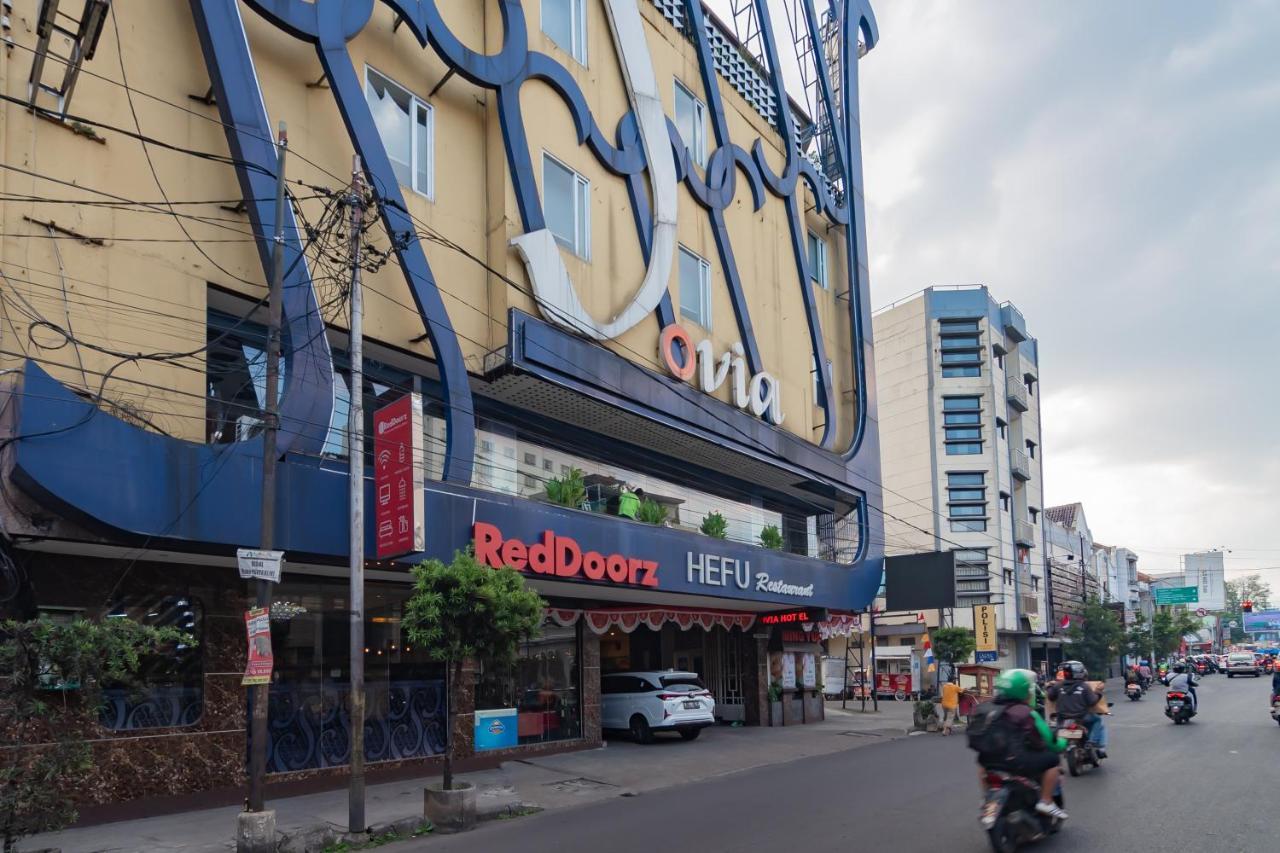 Отель Reddoorz Premium Near Bandung Station Экстерьер фото