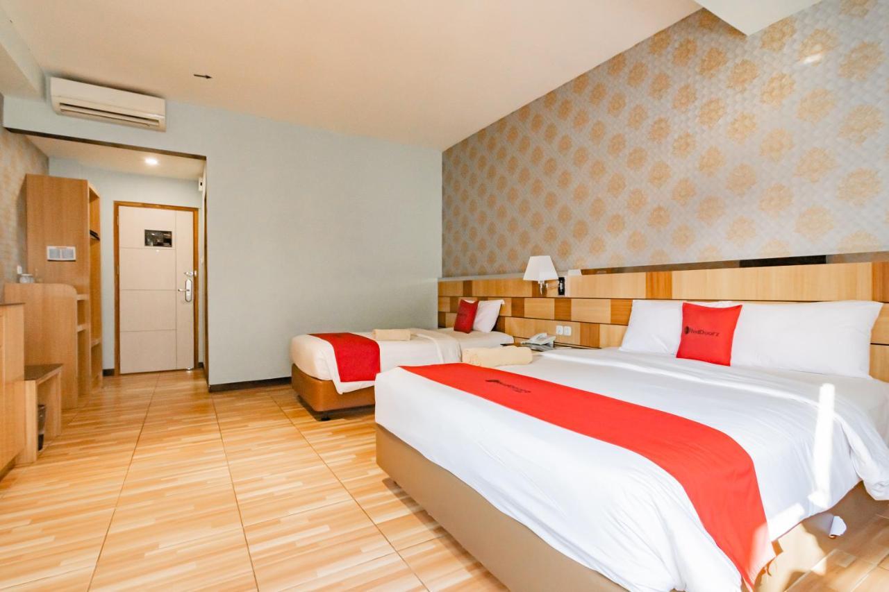 Отель Reddoorz Premium Near Bandung Station Экстерьер фото